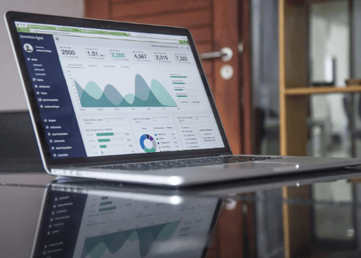Social media marketing: Laptop displaying a digital analytics dashboard