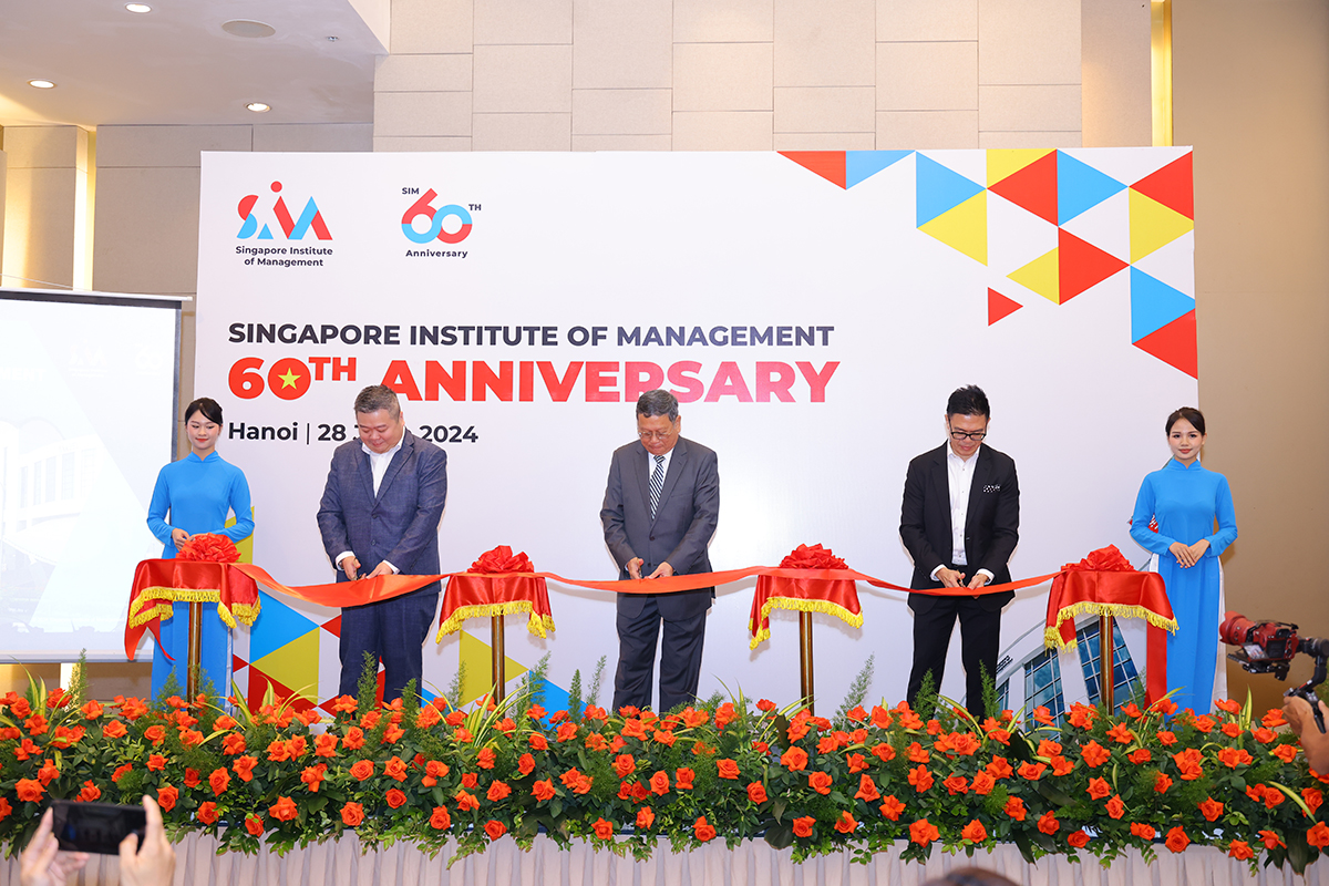 sim60-anniversary-article02.jpg